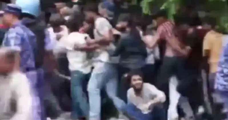 विद्यार्थ्यांच्या मोर्चावर लाठीमार; जंतरमंतरवरील आंदोलन पेटले मेट्रो स्टेशन बंद, इंटरनेट सेवा विस्कळीत; दिल्ली पोलिसांचा मोठा बंदोबस्त
