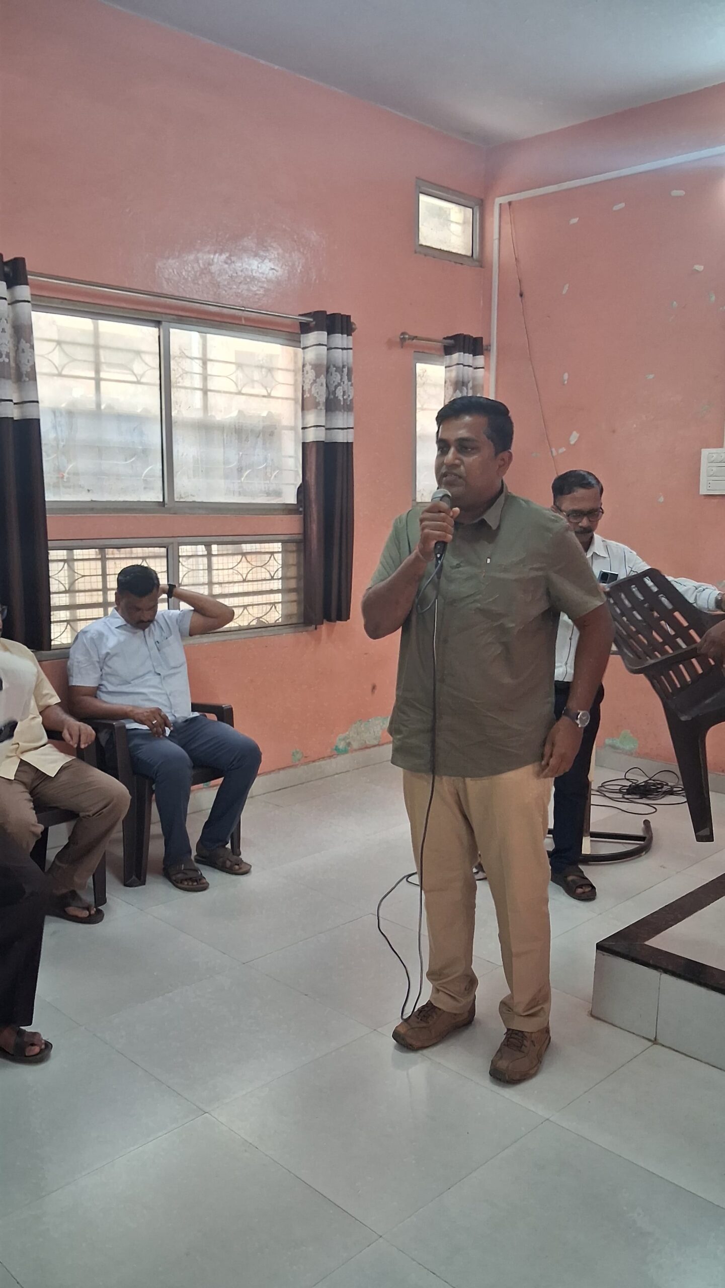 नियोजनबद्ध अभ्यास, स्मार्ट नोट्स आणि मोबाईलचा योग्य वापर; विद्यार्थ्यांना विनायक यादव यांचा यशाचा कानमंत्र — मा.विनायक यादव